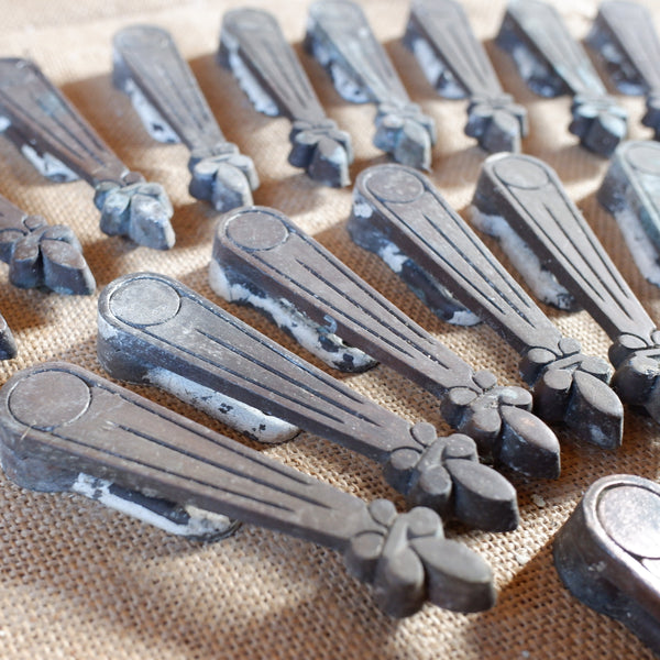 Set of 25 Antique ART DECO Cast Iron Metal STAIR Clips Rods Brackets Fleur De Lys