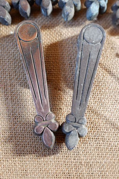 Set of 25 Antique ART DECO Cast Iron Metal STAIR Clips Rods Brackets Fleur De Lys