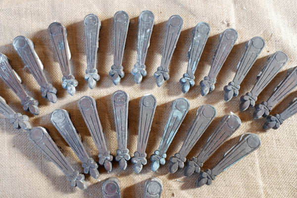 Set of 25 Antique ART DECO Cast Iron Metal STAIR Clips Rods Brackets Fleur De Lys