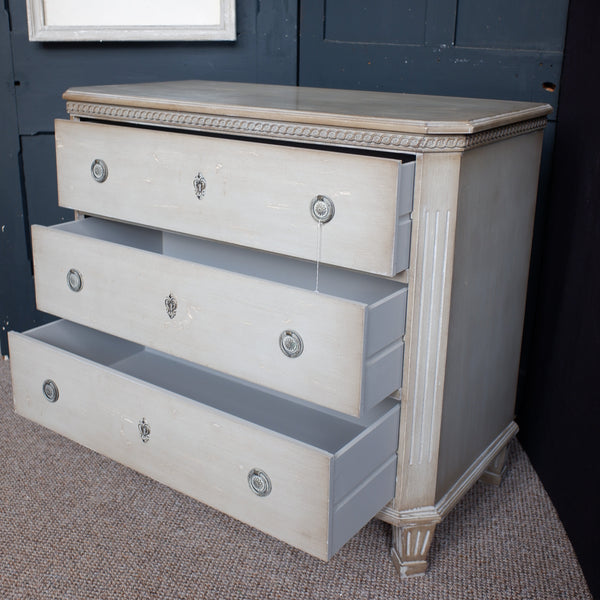 Vintage GUSTAVIAN Style Storage Chest of 3 Drawers Rustic Shabby Chic Unit