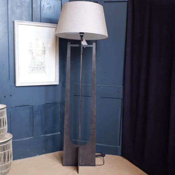 NEW Glenthorpe Standard Metal Hammered IRON Industrial LIBRA Gilded Floor Lamp