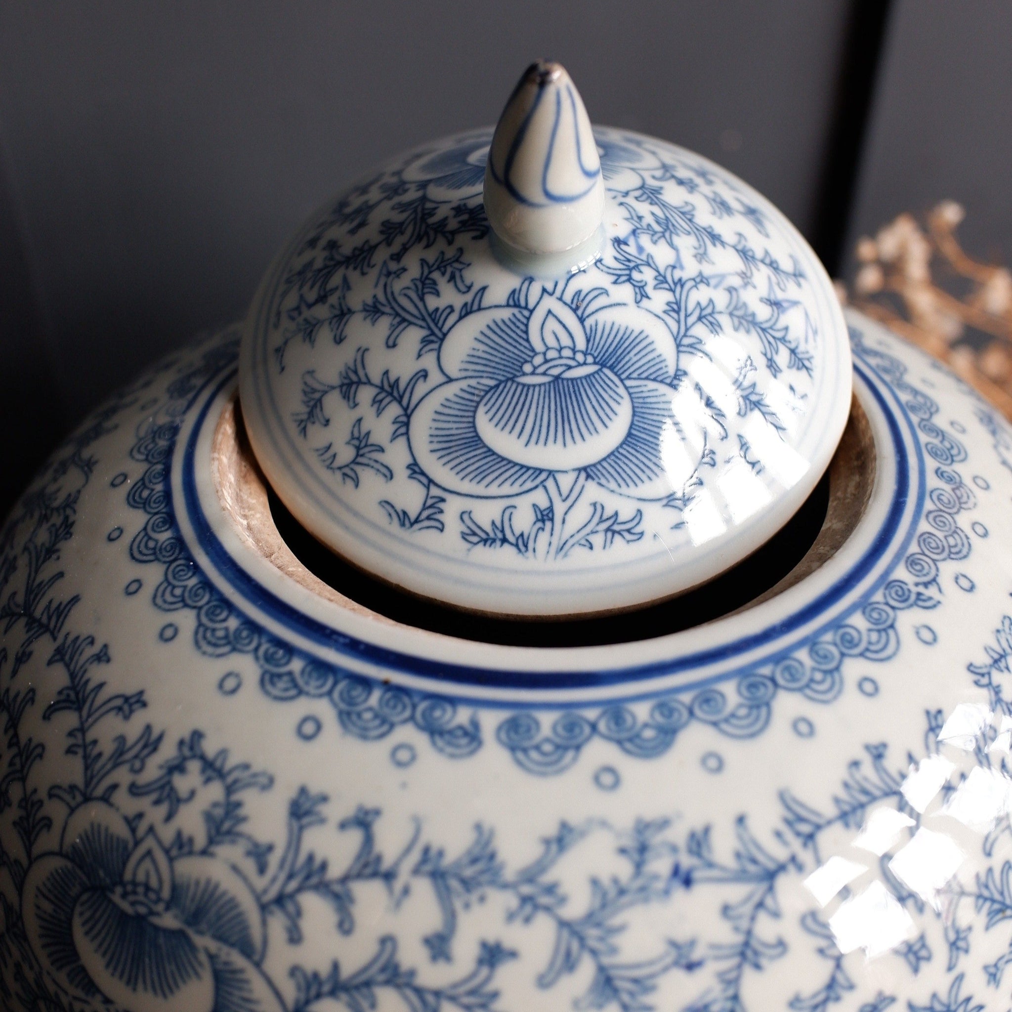 New Blue & White Bulbous Large Chinese PORCELAIN Pot Jar Vase Urn w/Lid