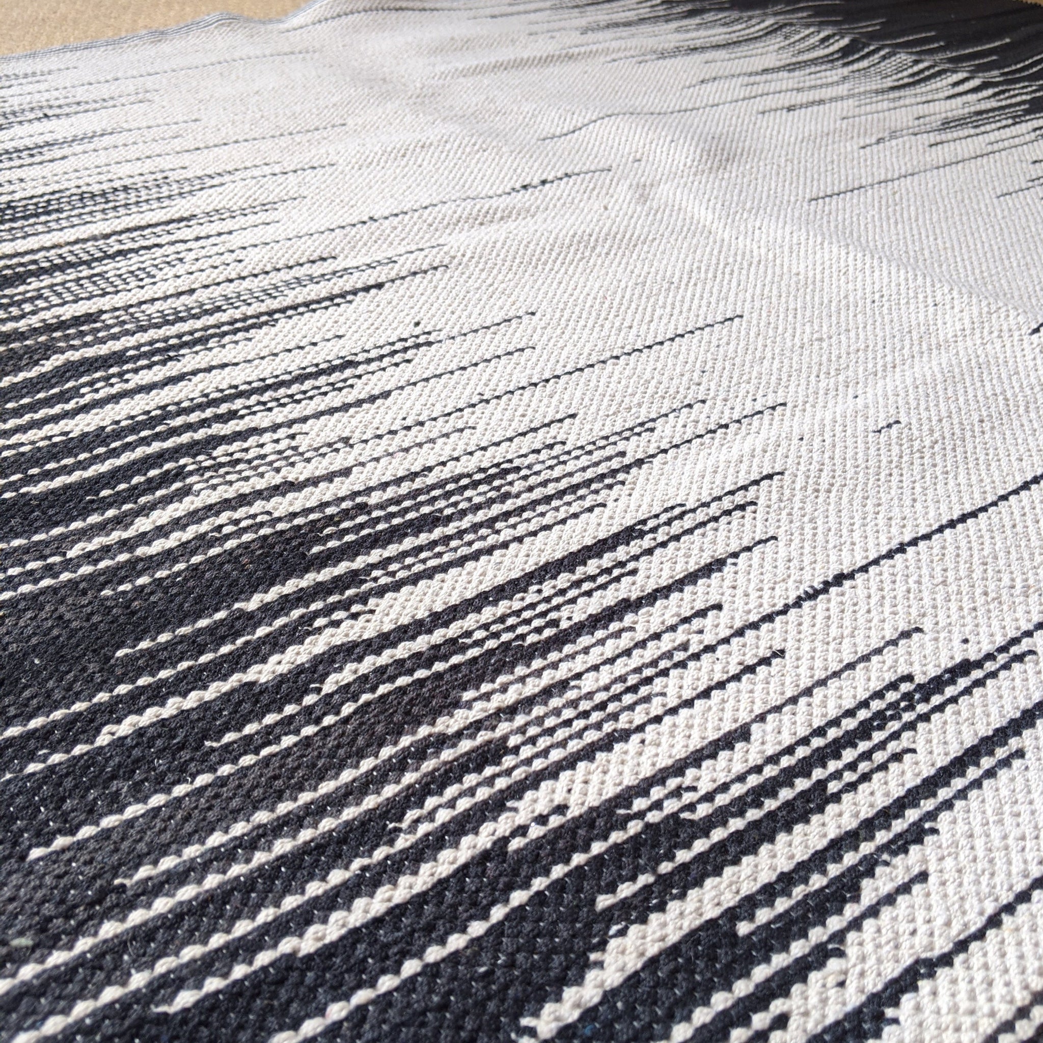 New 160x230cm Black & Cream INDIAN COTTON Aztec Design HAND WOVEN Carpet Rug Runner