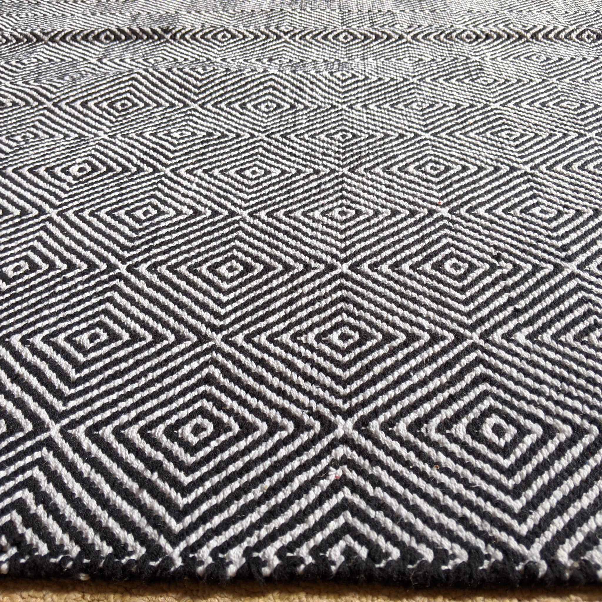 New 160x230cm Black & White INDIAN COTTON Aztec Design HAND WOVEN Carpet Rug Runner