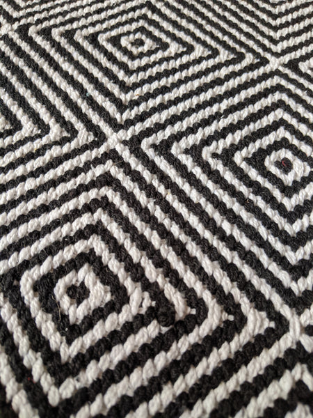 New 160x230cm Black & White INDIAN COTTON Aztec Design HAND WOVEN Carpet Rug Runner