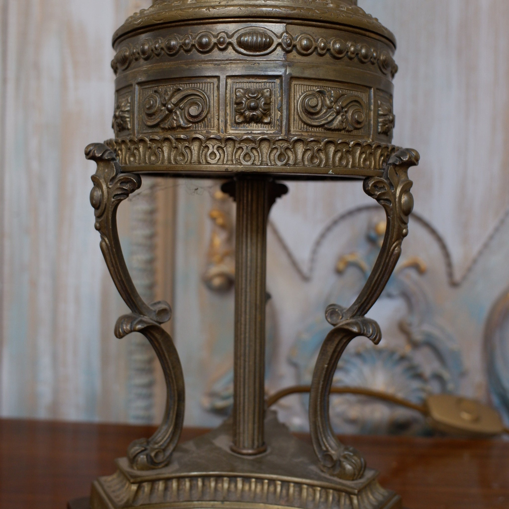 Vintage French Rustic Bronze Finish Ornate Metal Table Bedside Lamp Lantern