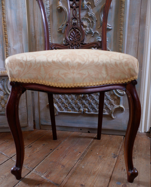 Antique Victorian Walnut Carved Back Ornate Hall Dining Side Chair